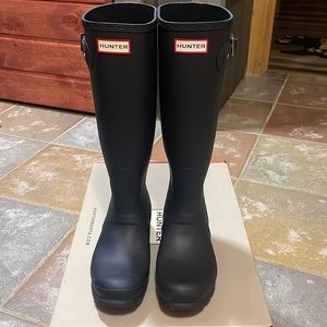 Womens hunter rain boots. Size 7